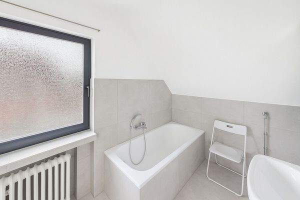 Badezimmer - Wohnbeispiel mit KI