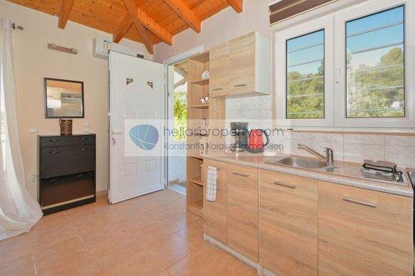 fe6da0c9011b42f7a9b6cb2f266a61fb-original