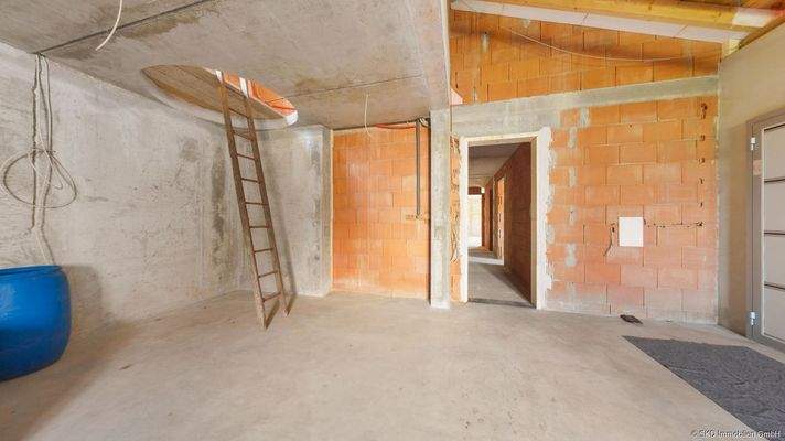 UG I Großzügige Garage mit Stauraum unterm Dach