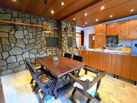 Blick vom Esszimmer zur Küche