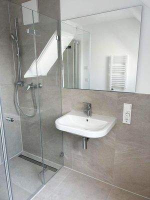 Badezimmer mit Fenster