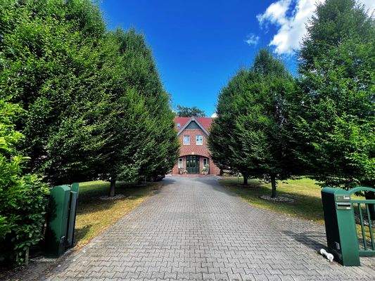 Außenansicht Einfahrt
