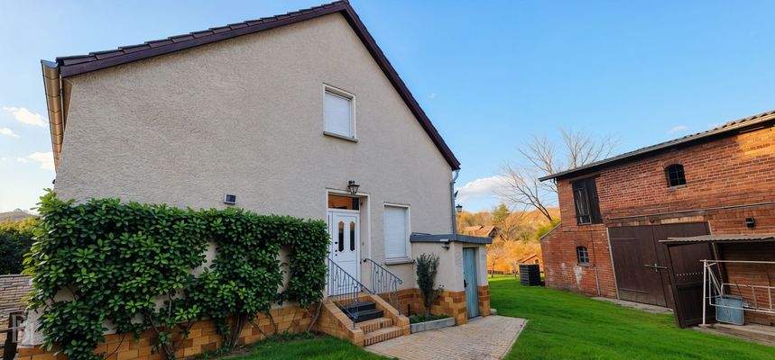 Hausansicht - (KI generiert)