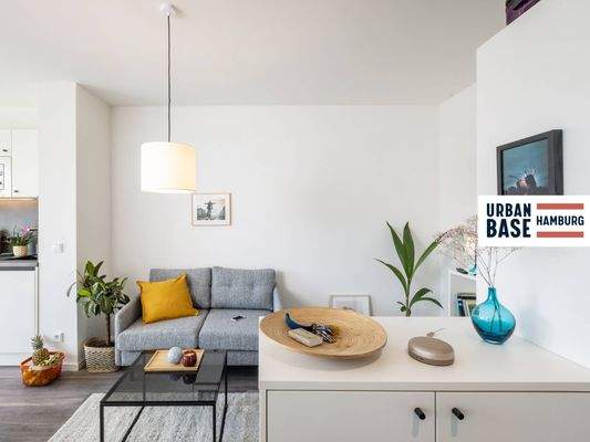 Ansicht II: Wohn- und Esszimmer mit offenem Küchenbereich