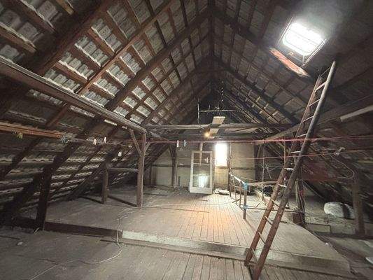 Dachboden mit viel Raum