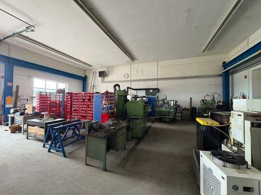 Halle mit Produktions-/Lagerfläche