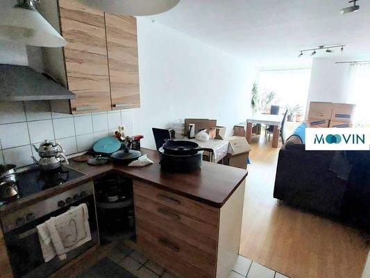 Ansicht II: Wohn- und Esszimmer mit offenem Küchenbereich