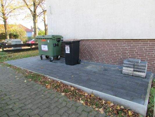 neu gestalteter Müllplatz