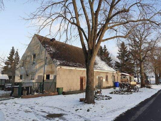 Eins der Wirtschaftsgebäude.jpg