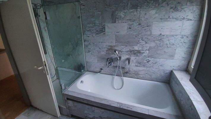 Bad Badewanne und Dusche