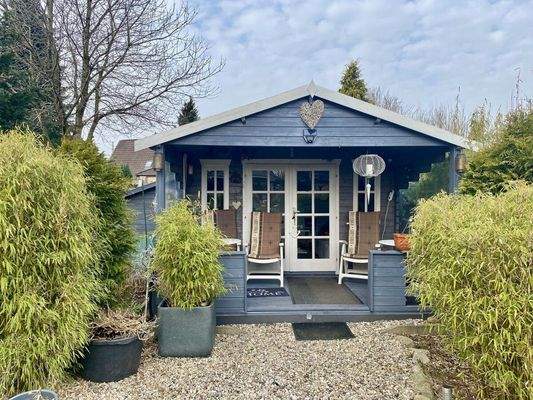 32) Bungalow, Gartenhäuschen