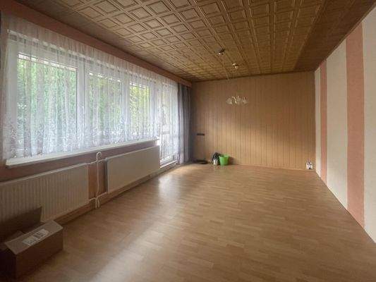 Wohnzimmer mit Balkon