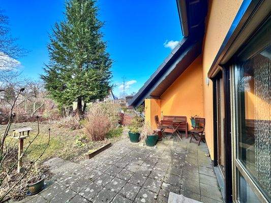 Terrasse mit Sitzgelegenheit