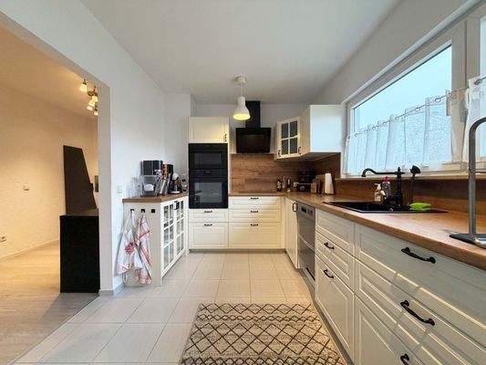 EG Küche: Die Einbauküche mit klarer Linie ohne Schnick-Schnack