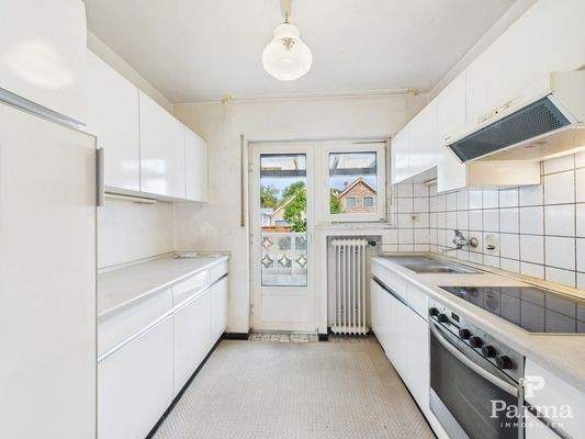 Küche m. Zugang Terrasse/Garten