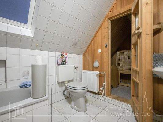 zweites Bad mit angrenzender Sauna