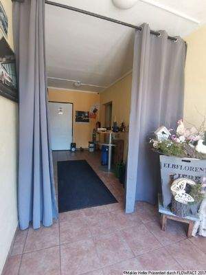 3 Eingangsbereich Bürokomplex