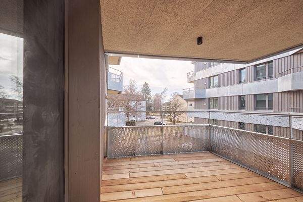 Überdachter Balkon mit Blick nach Süden - HERDERGÄRTEN 3.2.5