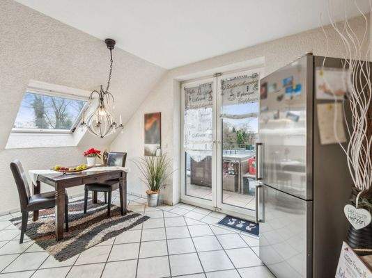 Küche mit Essbereich