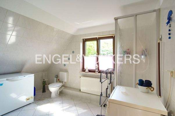 Badezimmer im Dachgeschoss