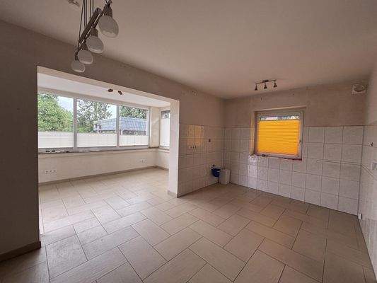 Küche mit Wohnbereich