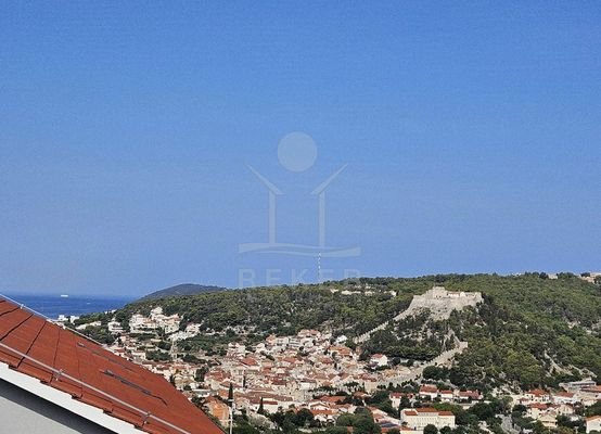 Märchenhafte Lage mit Blick auf Hvar