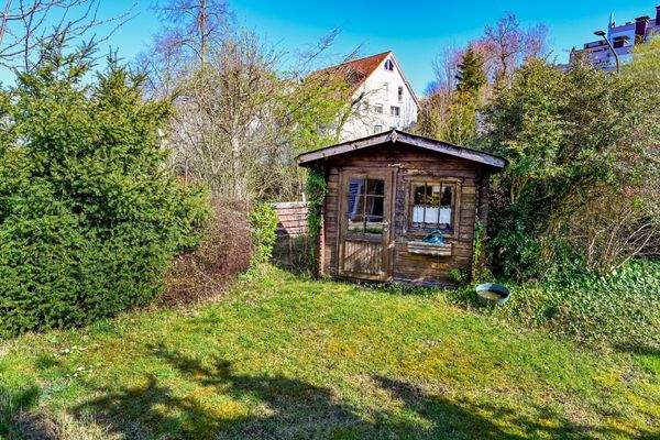 Der Garten mit Gartenhaus