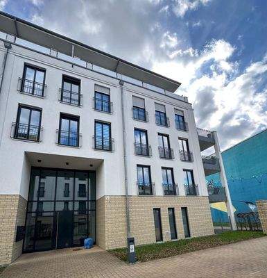 Hauseingang mit Balkonen