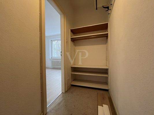 geräumige Abstellkammer