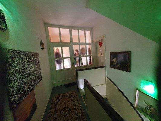 OG Treppenhaus zum Wohnungseingang.jpg