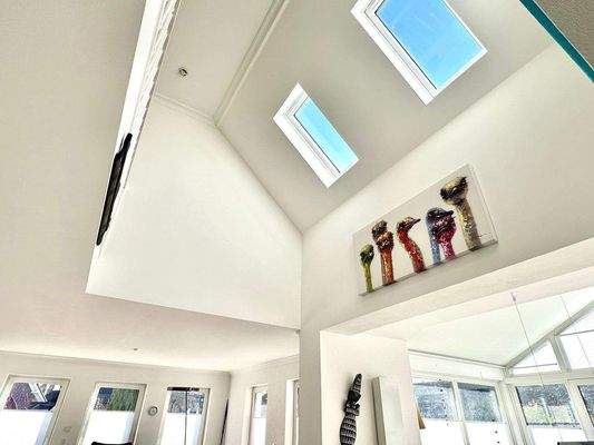 firsthohe Deckengestaltung