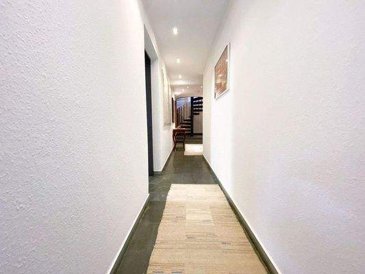 Kellergeschoss - Flur.jpg