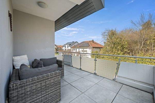 2. Balkon, teilüberdacht