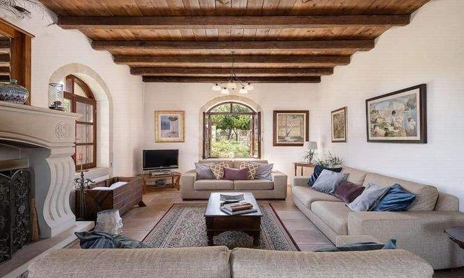 Kreta, Kournas: Luxuriöse Steinvilla mit Meer- und Bergblick