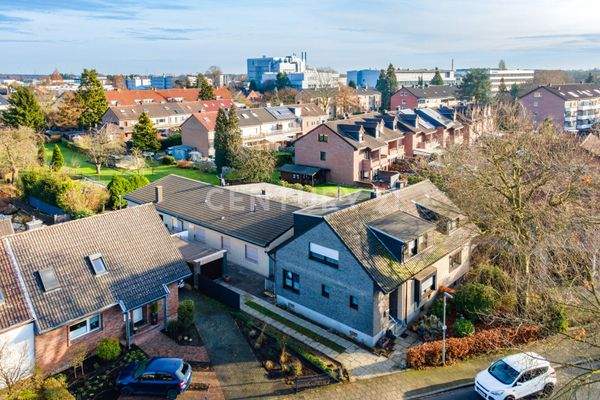 Vorderhaus + Bungalow