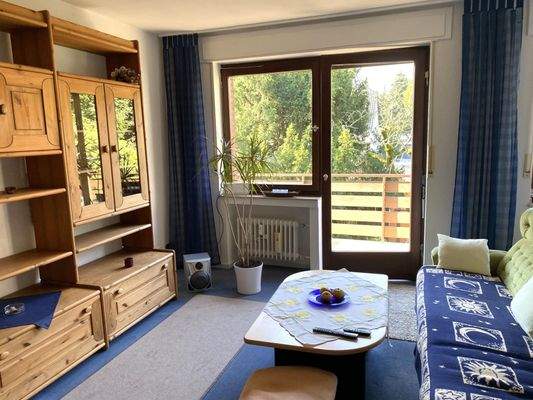 Wohnzimmer mit Balkon