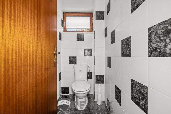 20 EFH 2103 - Toilette