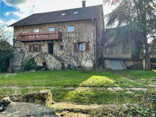 Ansicht Haus mit Kellerabgang