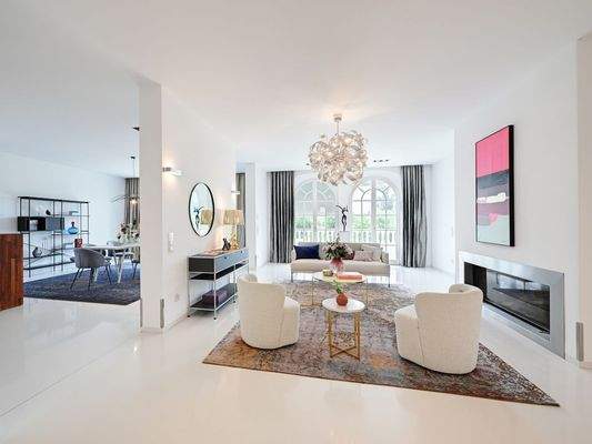 Heller Wohnbereich mit großzügigem Schnitt