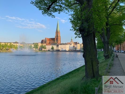 unweit des Pfaffenteichs gelegen