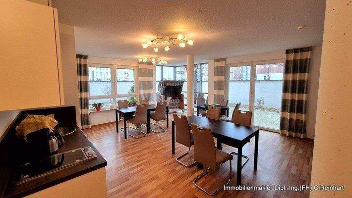 8 EG Gemeinschatsraum mit Außenbereich (3).jpg