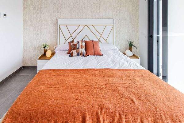 Schlafzimmer mit Doppelbett 