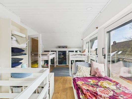 Kinderzimmer mit Balkonzugang_Maisonettewohnung_OG