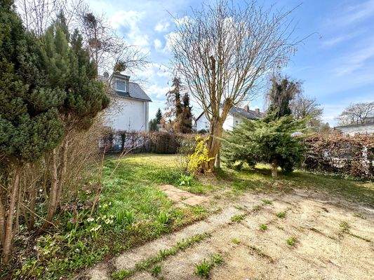 Terrasse mit Blick auf den Garten