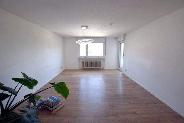 Geräumiges Wohnzimmer