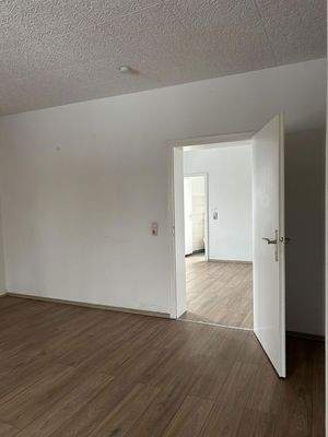 Wohnzimmer Blick Durchgangsz.