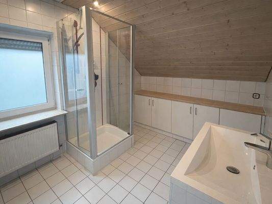 Tageslichtbad mit Dusche