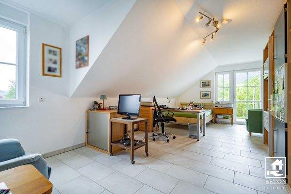 Schlaf / Arbeitszimmer m. Balkon