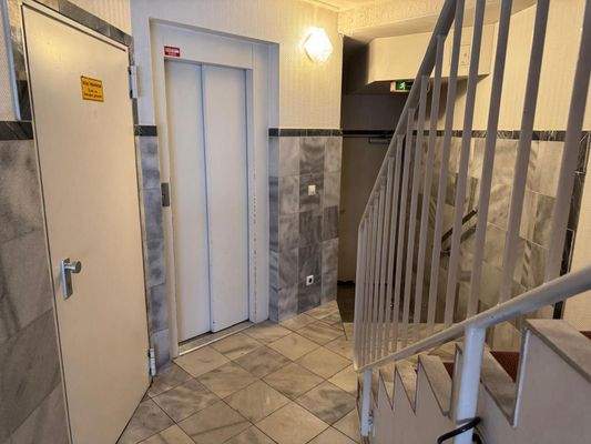 04 Eingangsbereich 2jpeg.jpeg