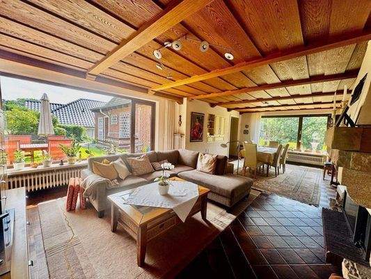 Wohnbereich mit Zugang zum Garten